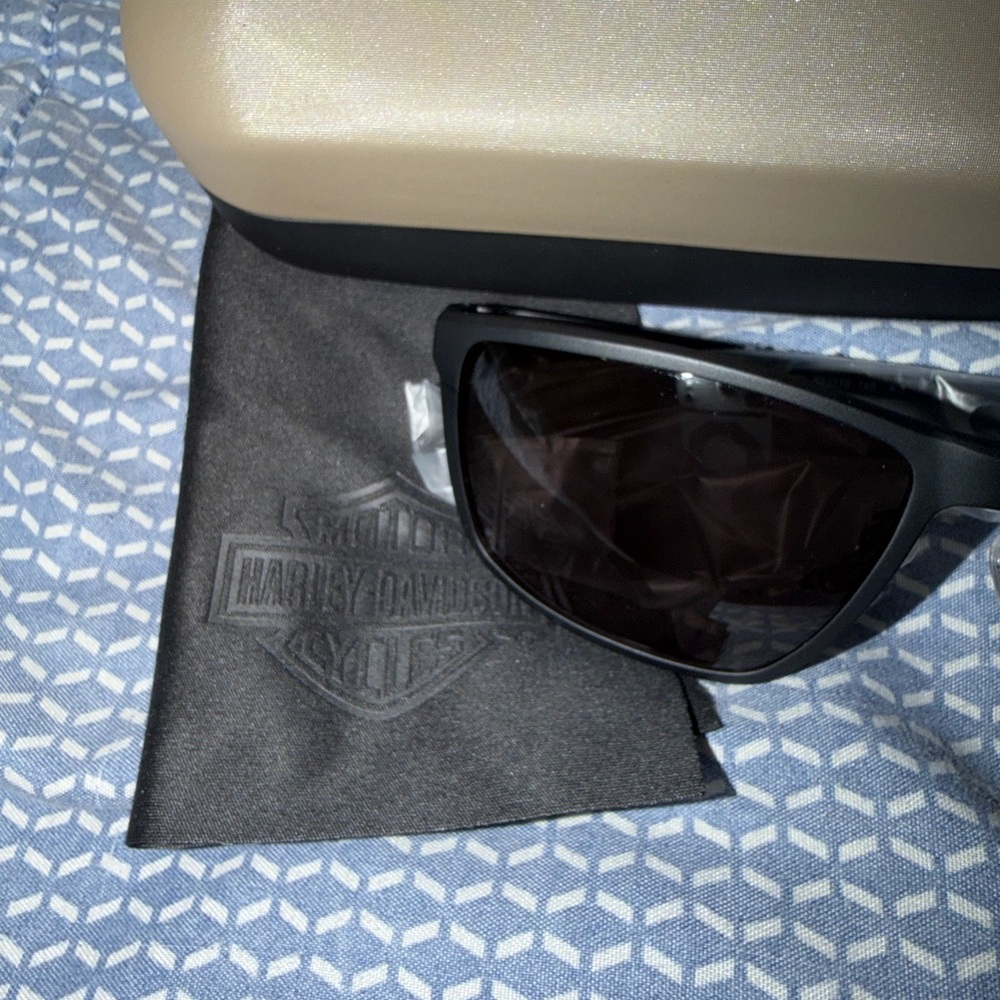 Harley-Davidson Black Rectangular Sunglasses NWT - image 2